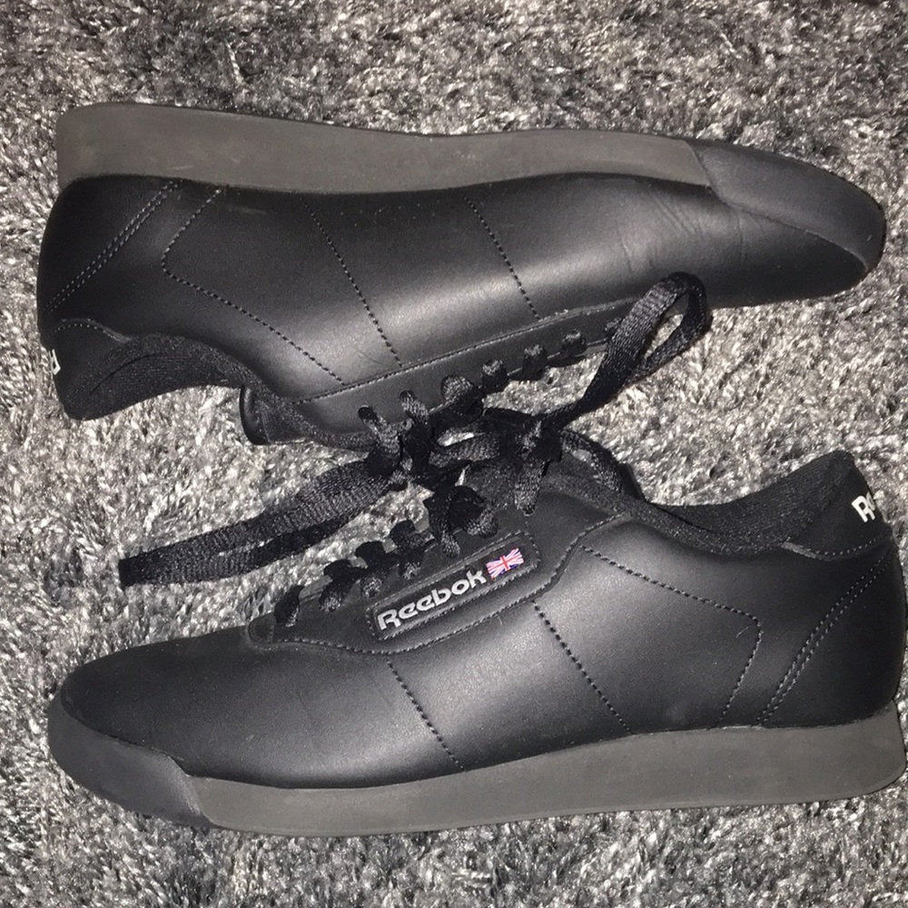 Reebok classic black sneakers NWOT